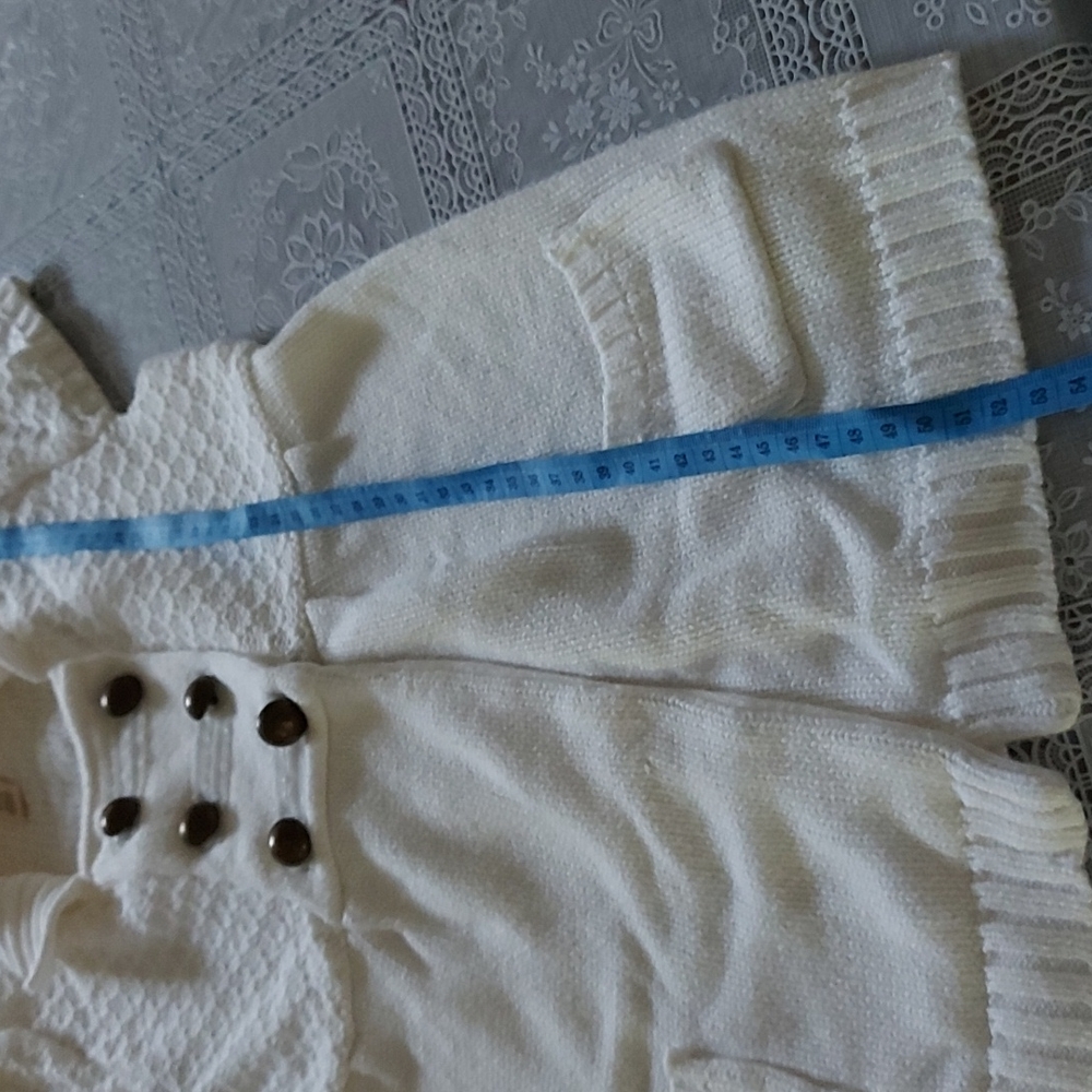 Girl's sweater. - Picture 10 of 11